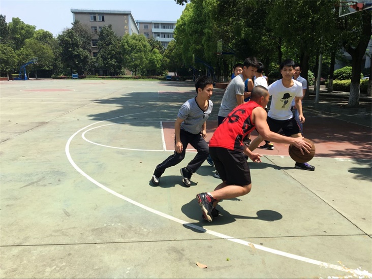 电气工程学院举办“三走”活动之篮球友谊赛
