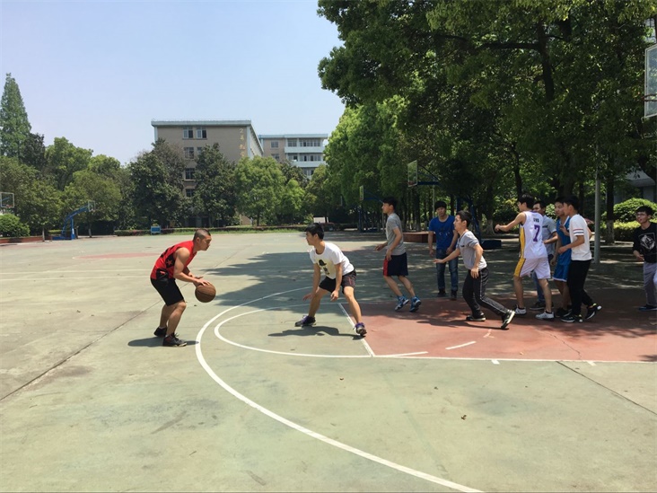 电气工程学院举办“三走”活动之篮球友谊赛