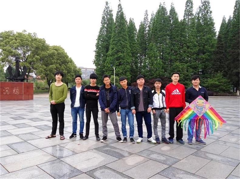 电气工程学院举办“筝舞蓝天,放飞梦想”风筝比赛