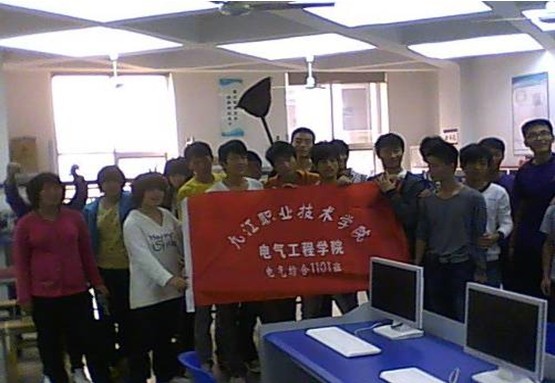 电气工程学院电气综1101学雷锋活动