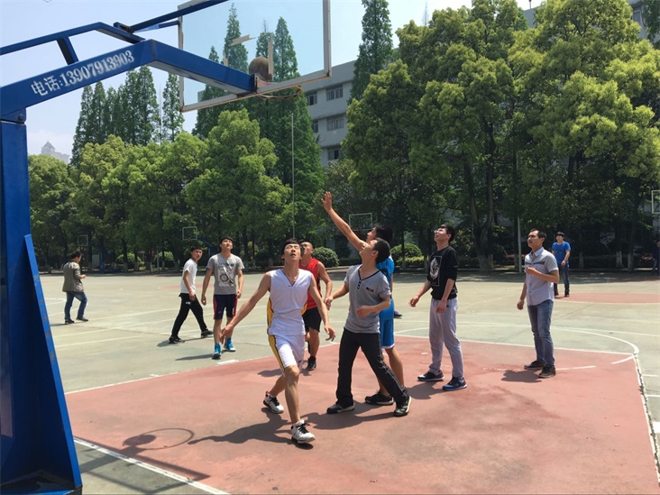 电气工程学院举办“三走”活动之篮球友谊赛