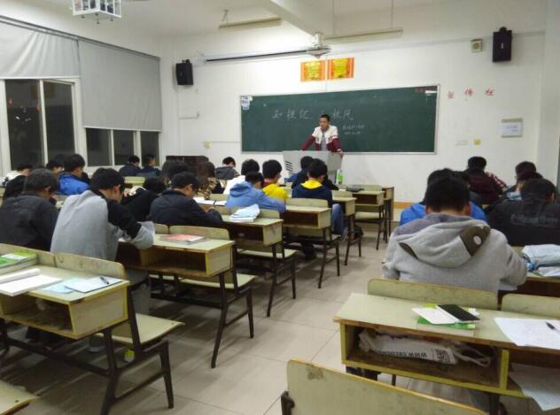 自动化（本）1501班成功举办班级活动.
